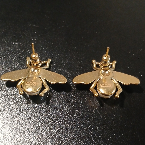 Chanel Gold Bee Earrings with Pearl Accent - Picture 4 of 7
